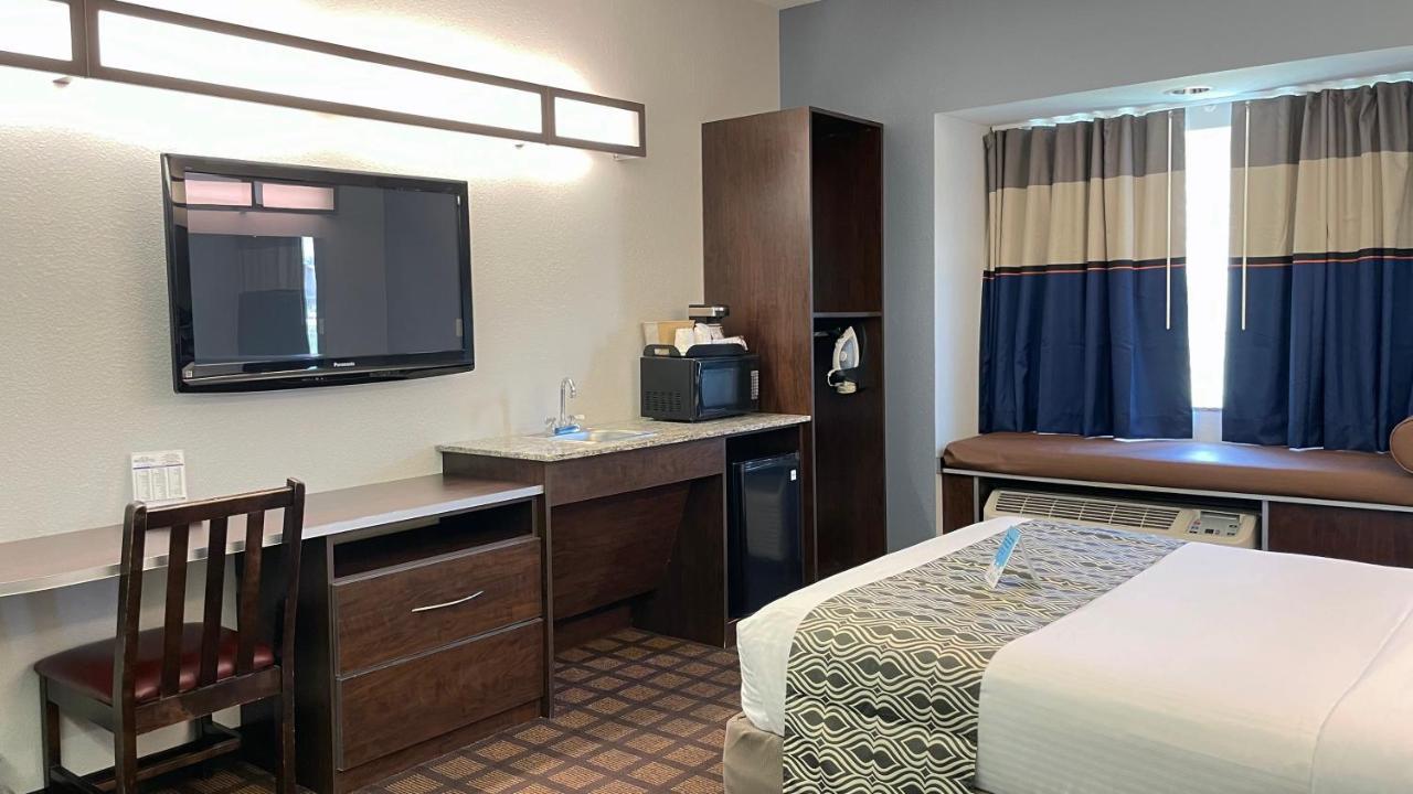 Microtel Inn & Suites By Wyndham Мичиган Сити Екстериор снимка