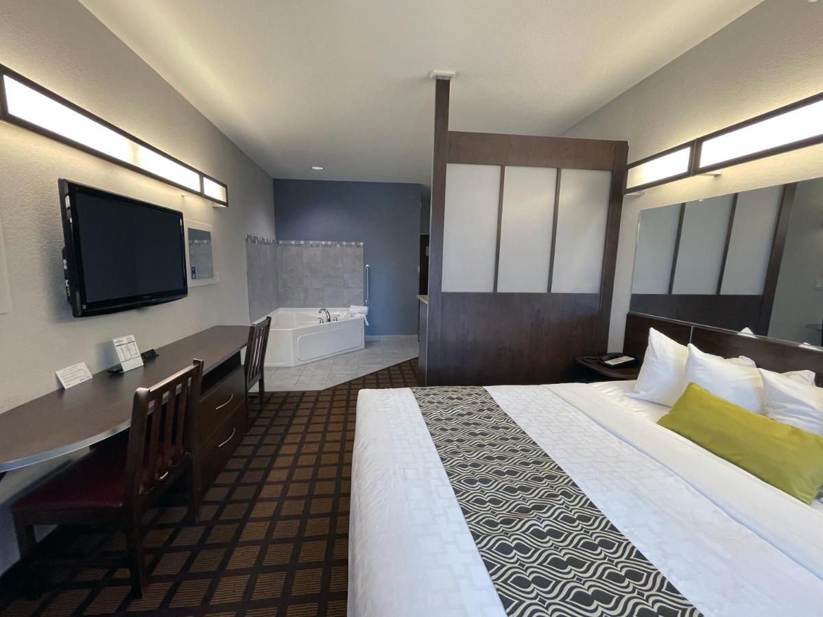 Microtel Inn & Suites By Wyndham Мичиган Сити Екстериор снимка