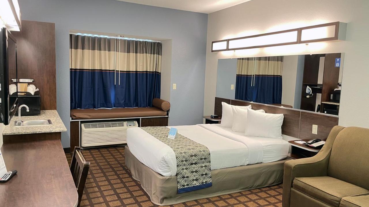 Microtel Inn & Suites By Wyndham Мичиган Сити Екстериор снимка