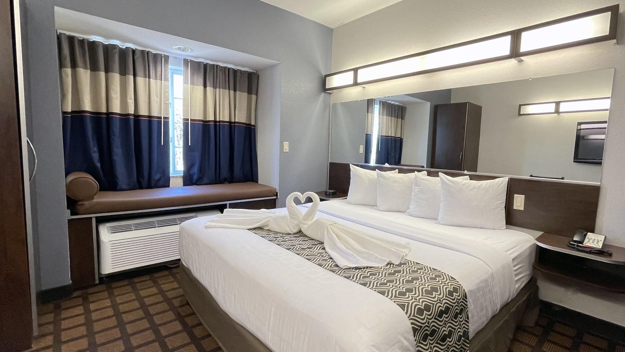 Microtel Inn & Suites By Wyndham Мичиган Сити Екстериор снимка