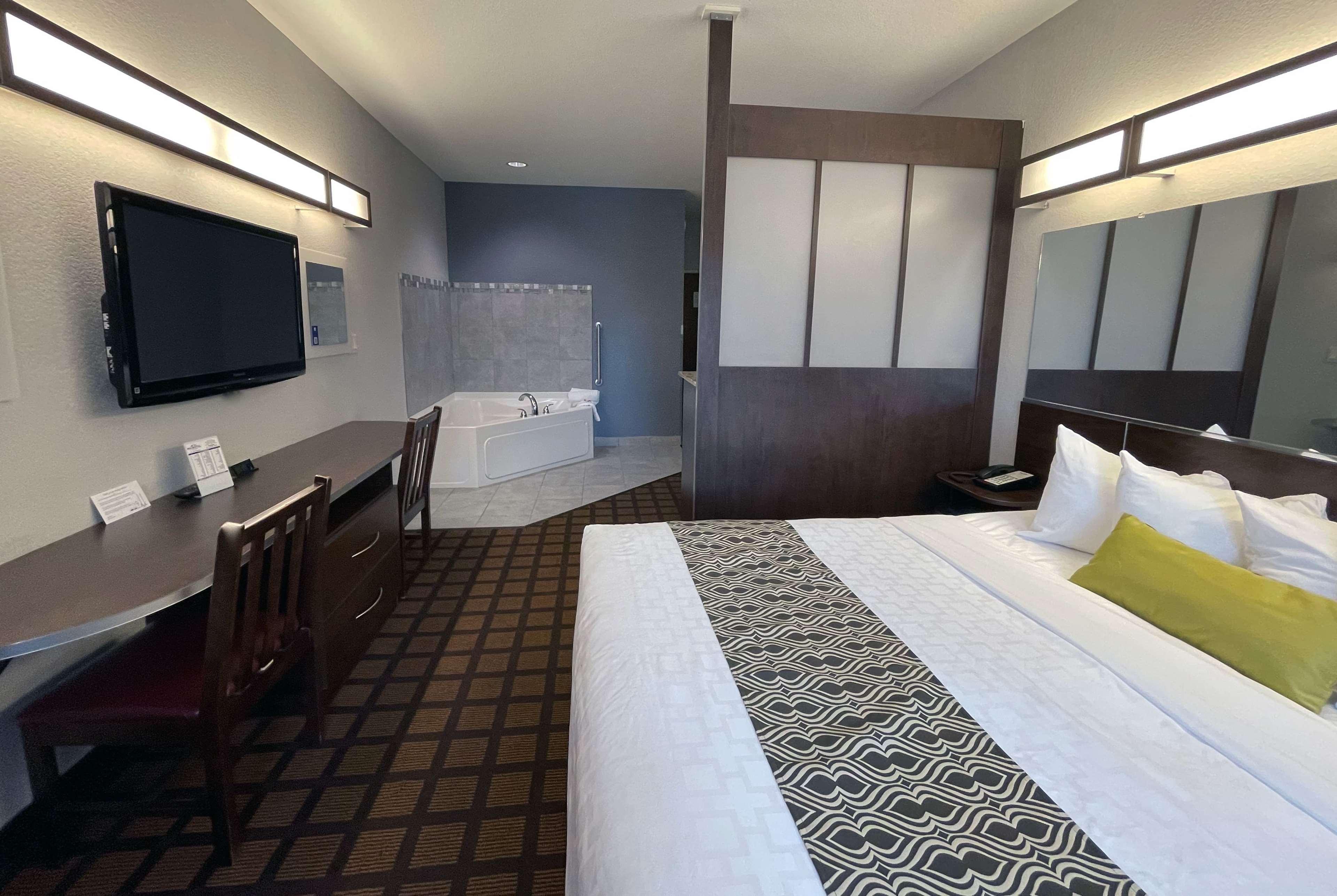 Microtel Inn & Suites By Wyndham Мичиган Сити Екстериор снимка