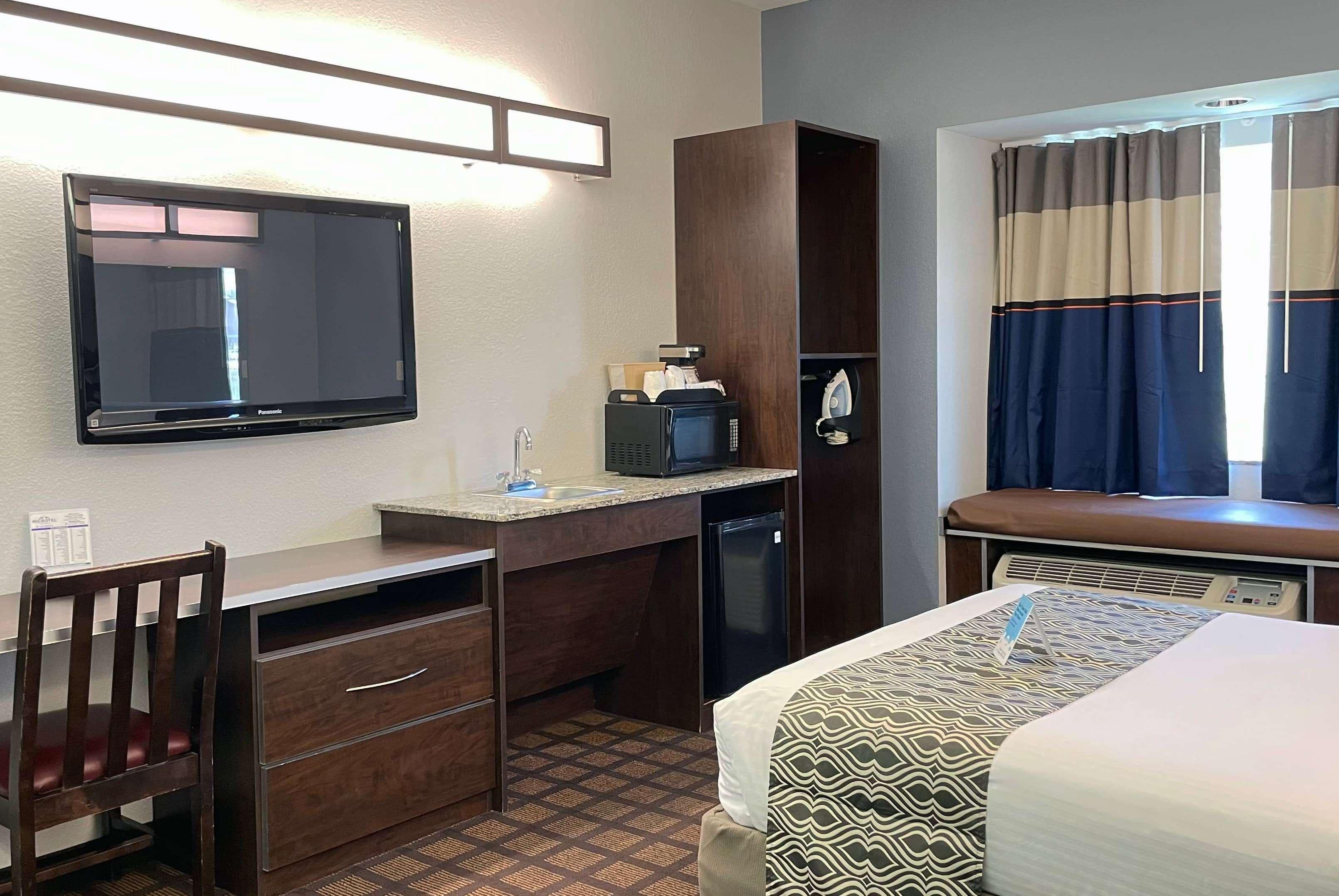 Microtel Inn & Suites By Wyndham Мичиган Сити Екстериор снимка